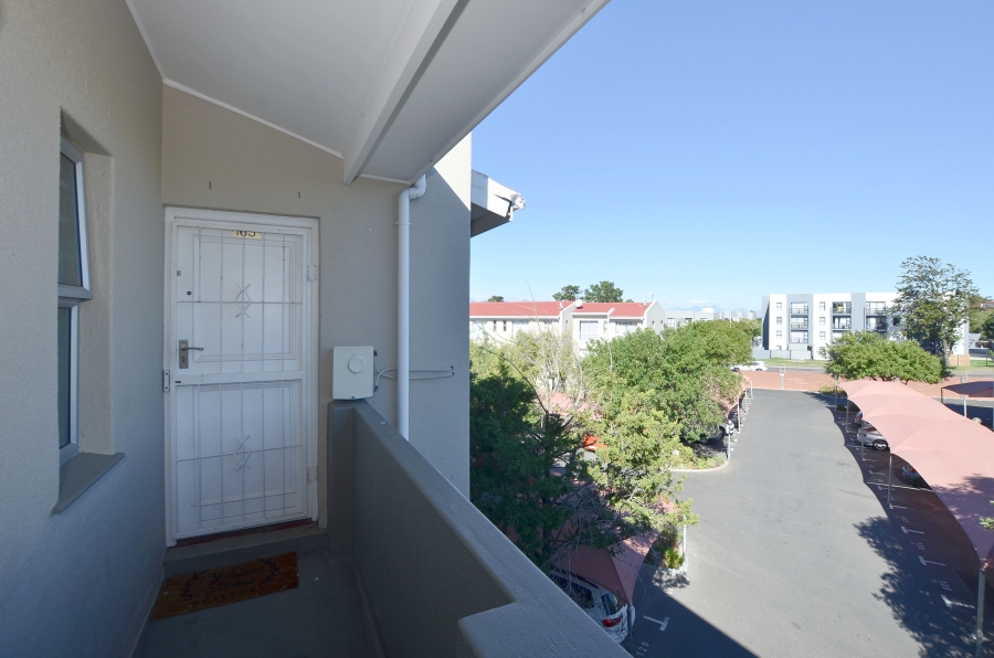 2 Bedroom Property for Sale in Oakglen Western Cape